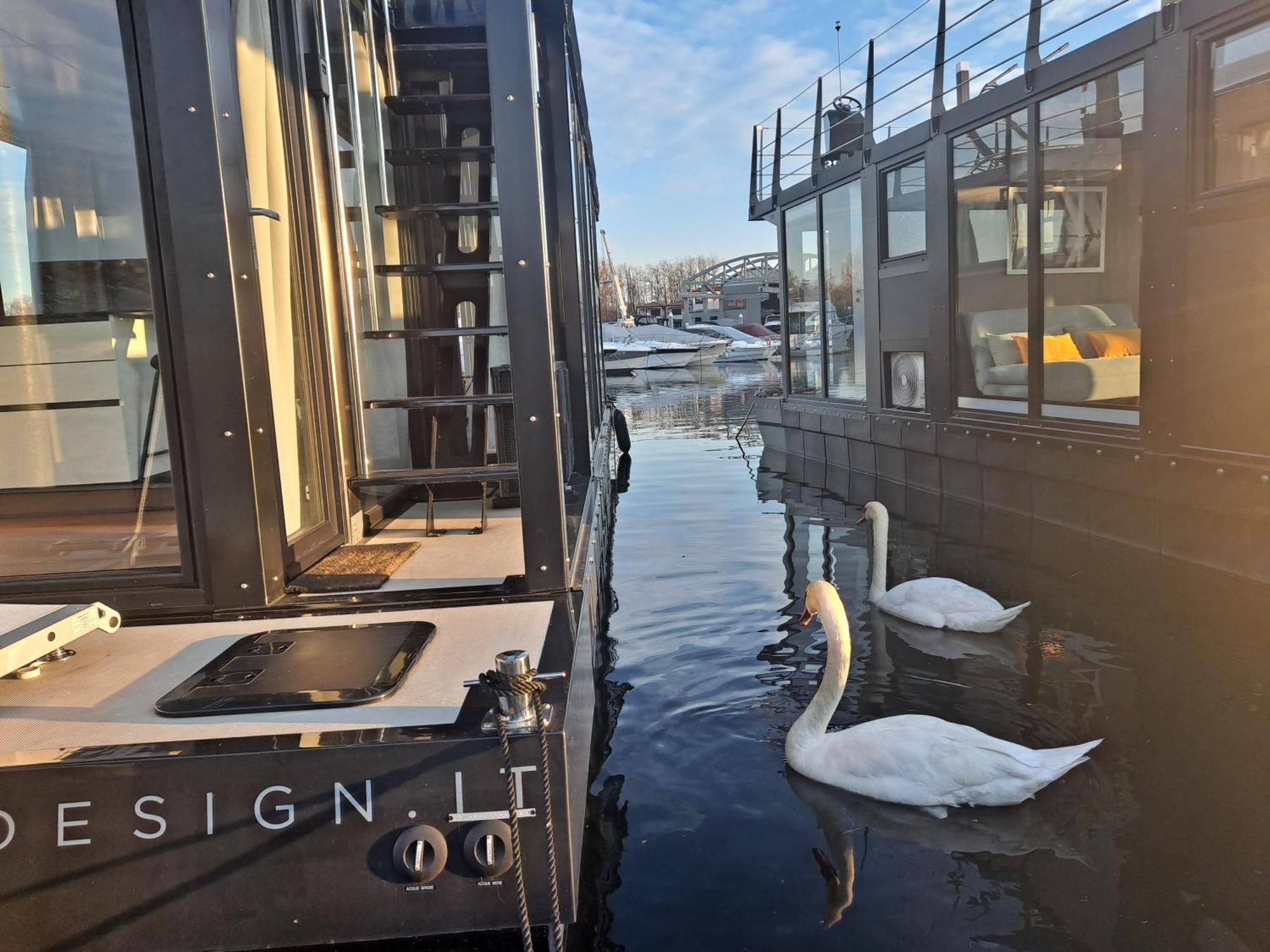 Floating Experience Black Pearl, Lago Maggiore Дормелето Екстериор снимка