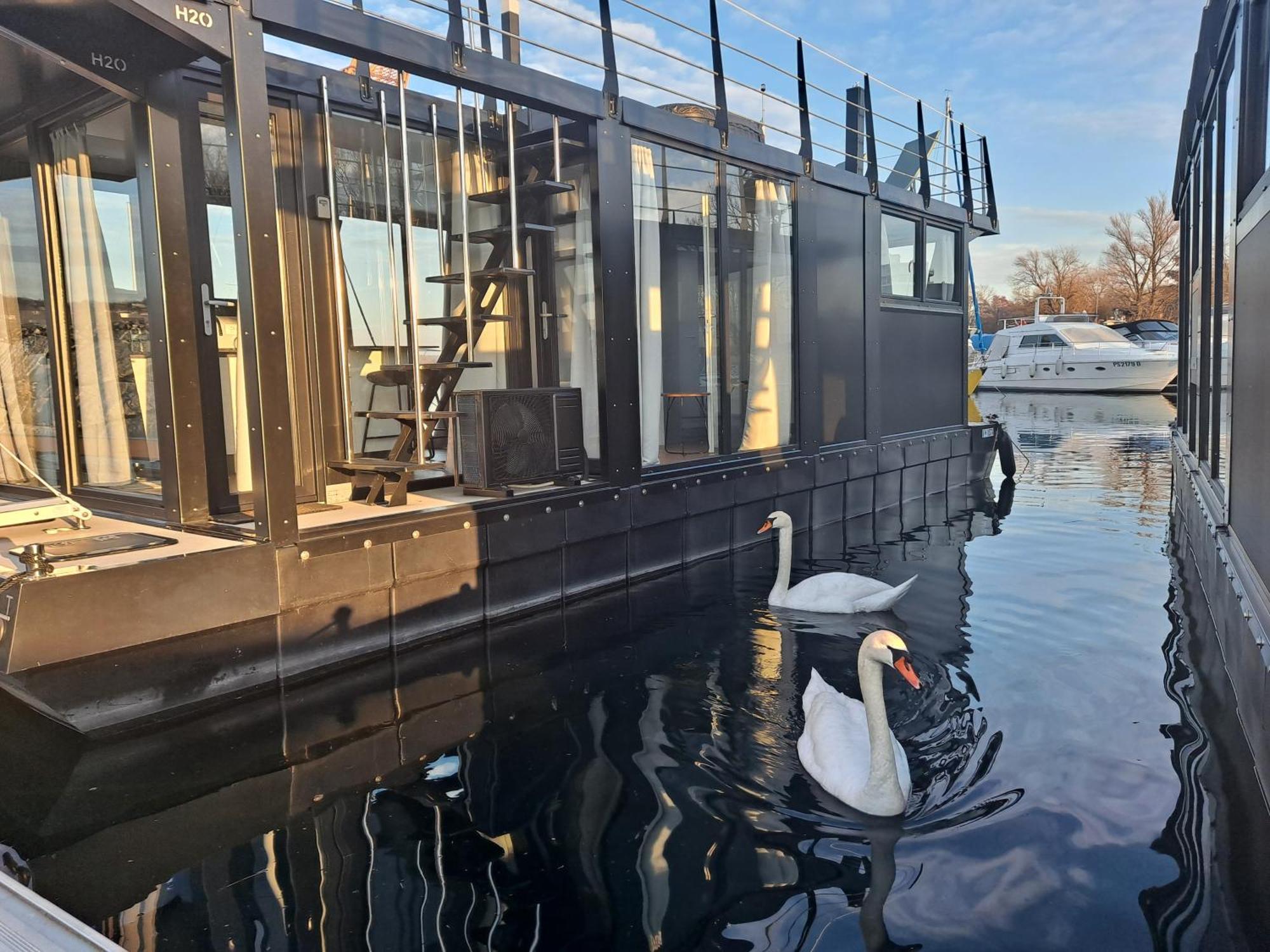 Floating Experience Black Pearl, Lago Maggiore Дормелето Екстериор снимка