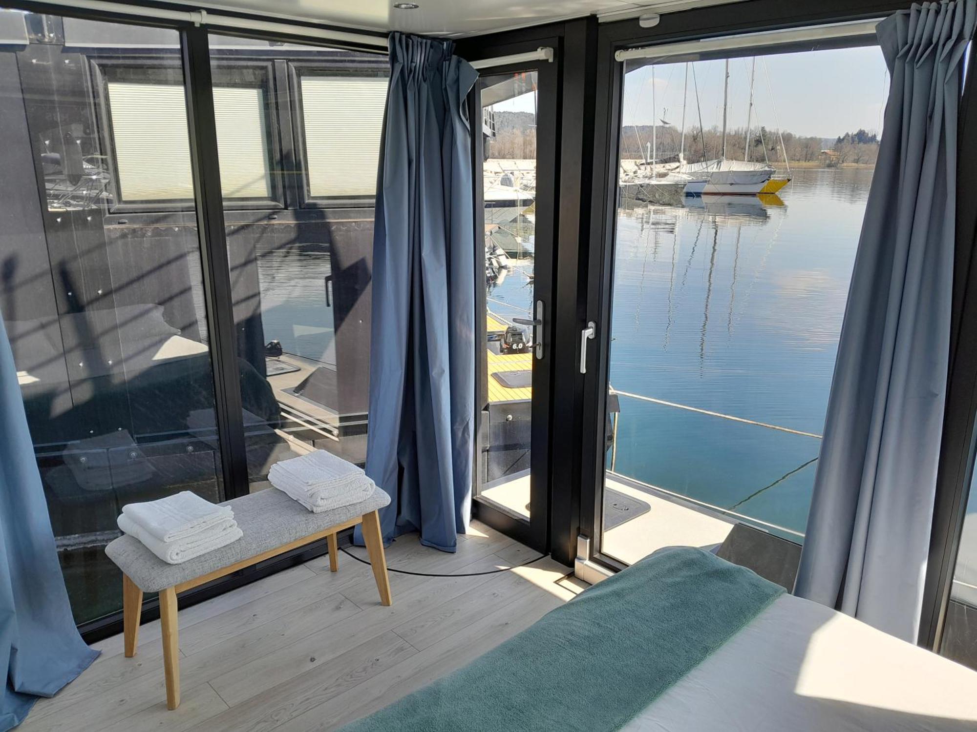 Floating Experience Black Pearl, Lago Maggiore Дормелето Екстериор снимка