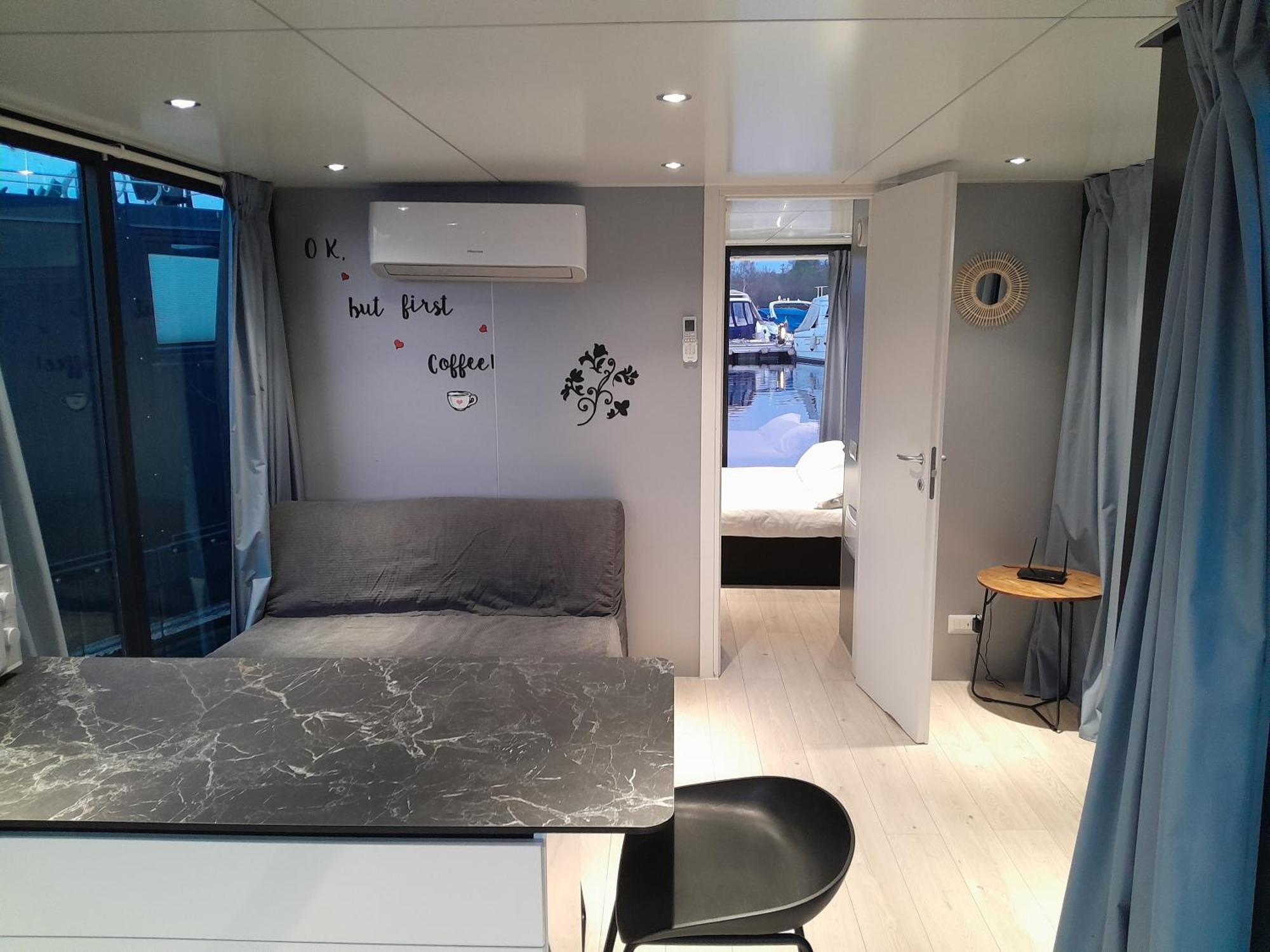 Floating Experience Black Pearl, Lago Maggiore Дормелето Екстериор снимка