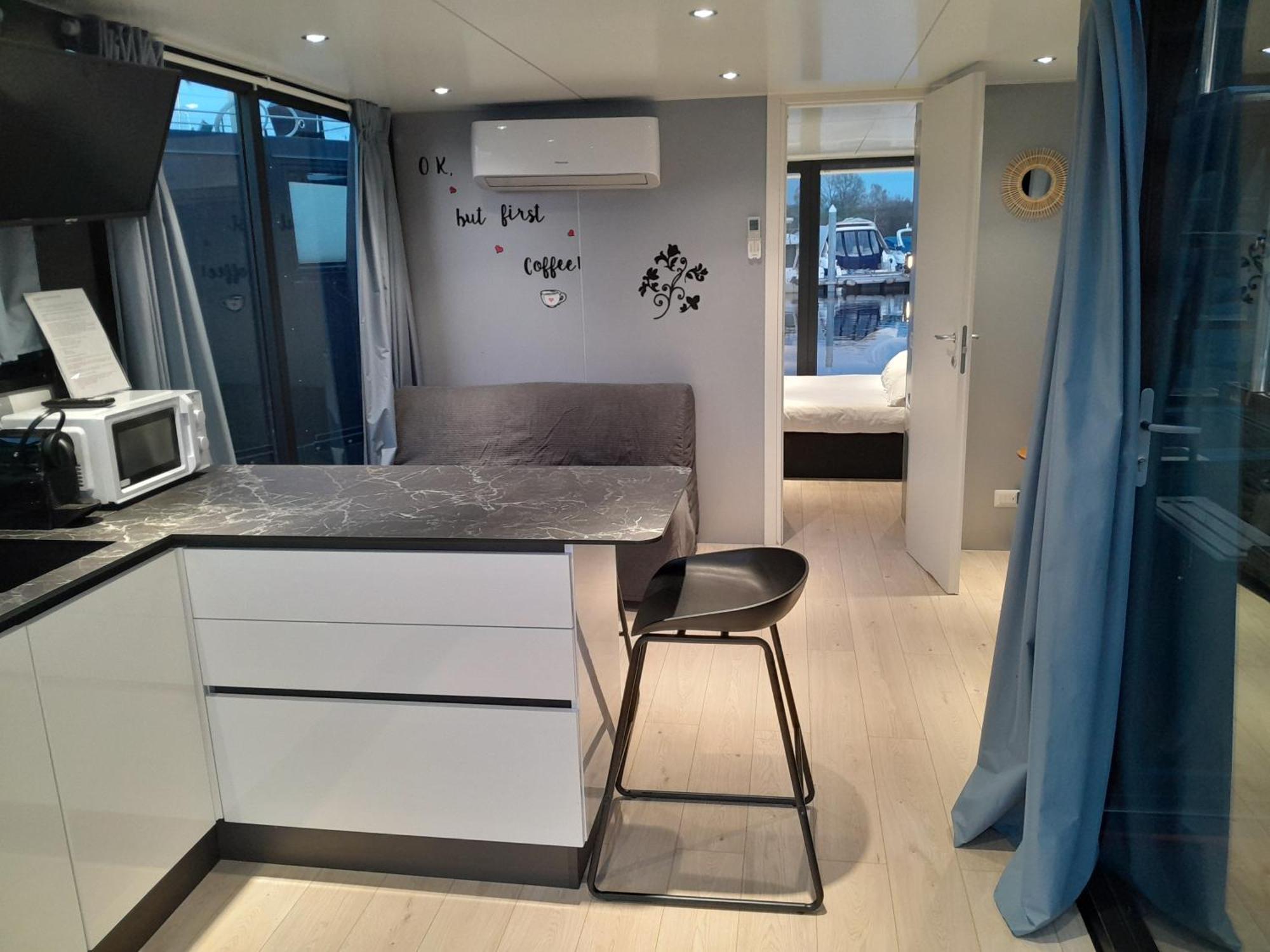 Floating Experience Black Pearl, Lago Maggiore Дормелето Екстериор снимка