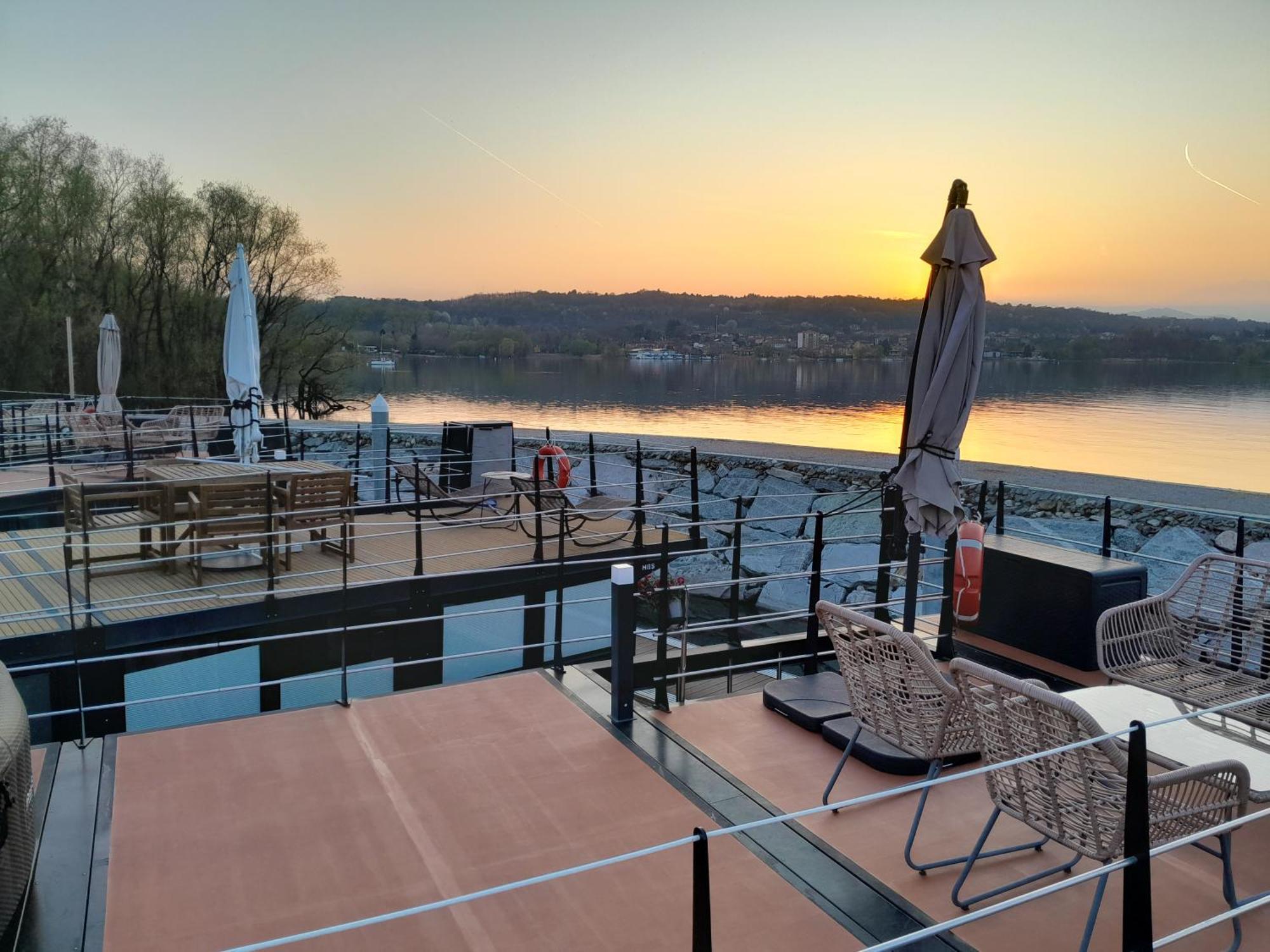 Floating Experience Black Pearl, Lago Maggiore Дормелето Екстериор снимка