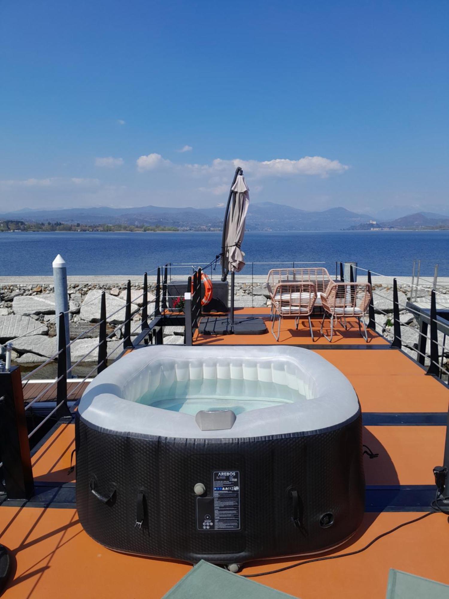 Floating Experience Black Pearl, Lago Maggiore Дормелето Екстериор снимка