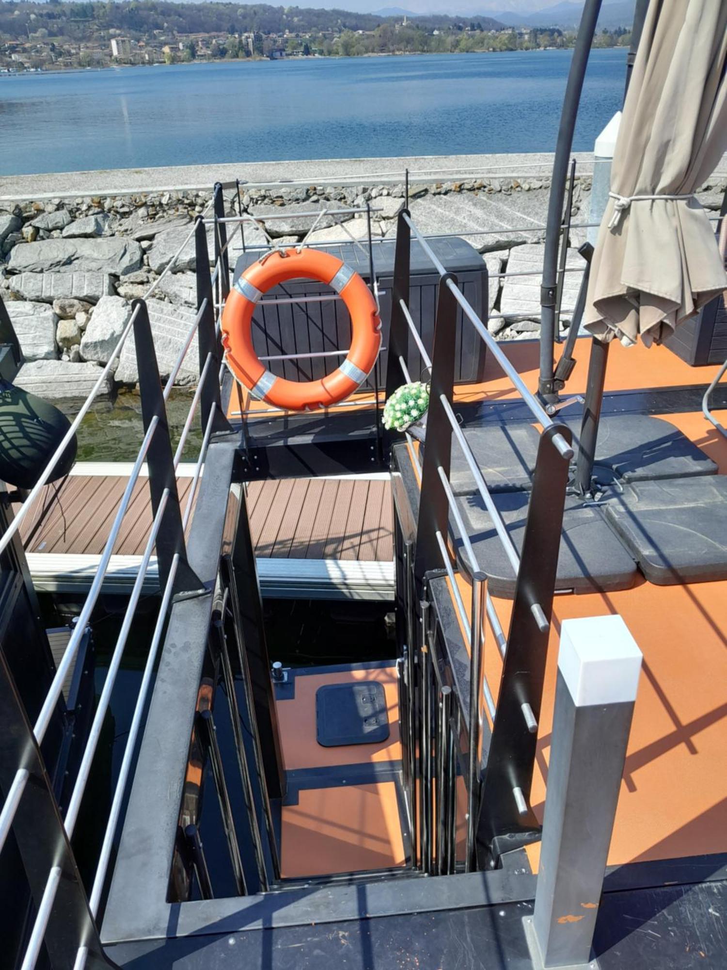 Floating Experience Black Pearl, Lago Maggiore Дормелето Екстериор снимка