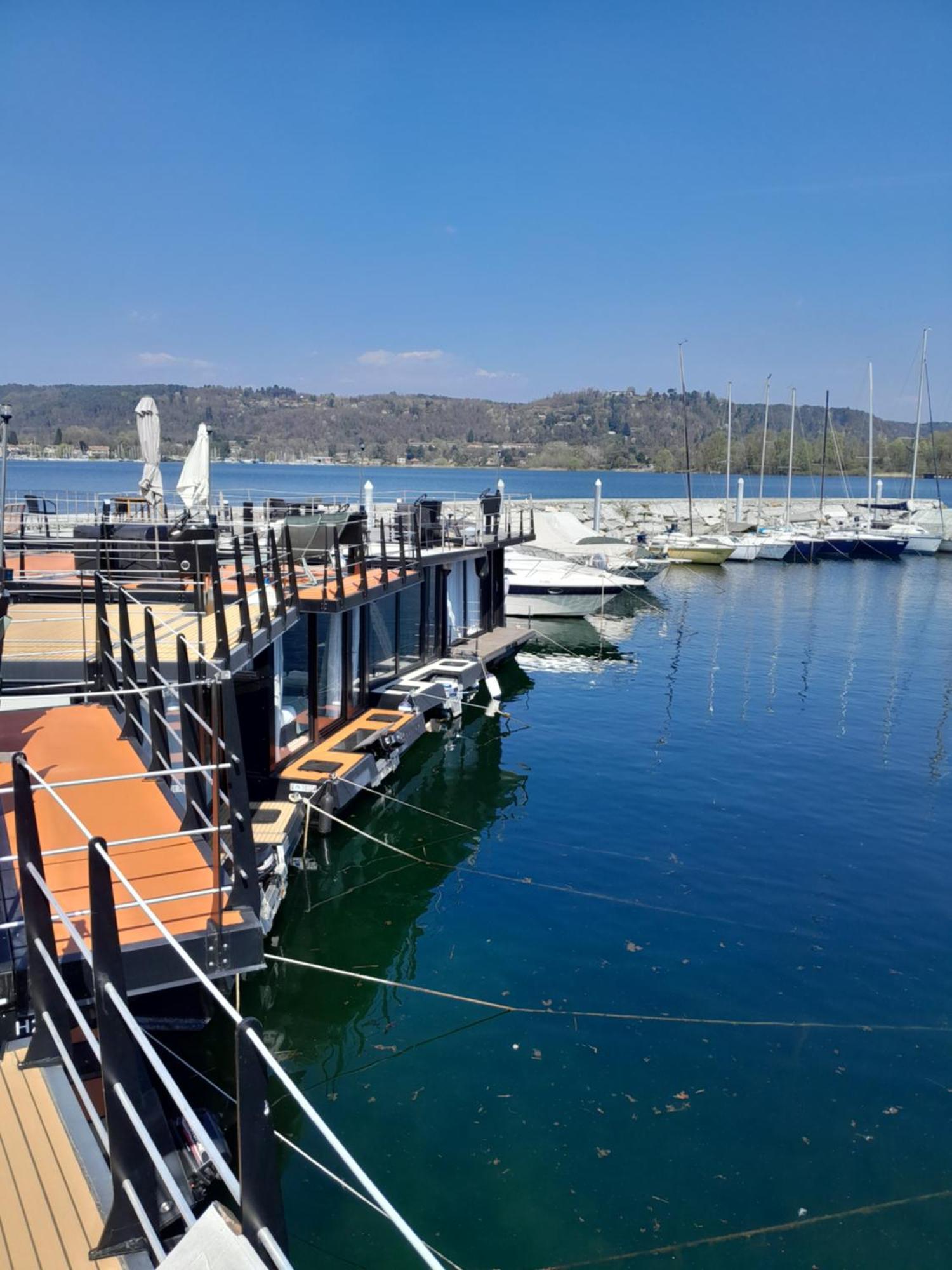 Floating Experience Black Pearl, Lago Maggiore Дормелето Екстериор снимка