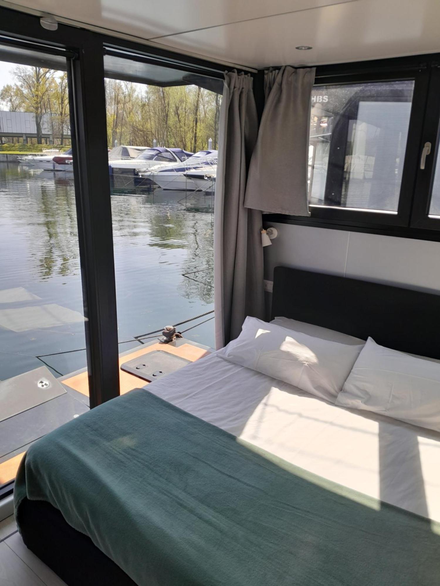 Floating Experience Black Pearl, Lago Maggiore Дормелето Екстериор снимка