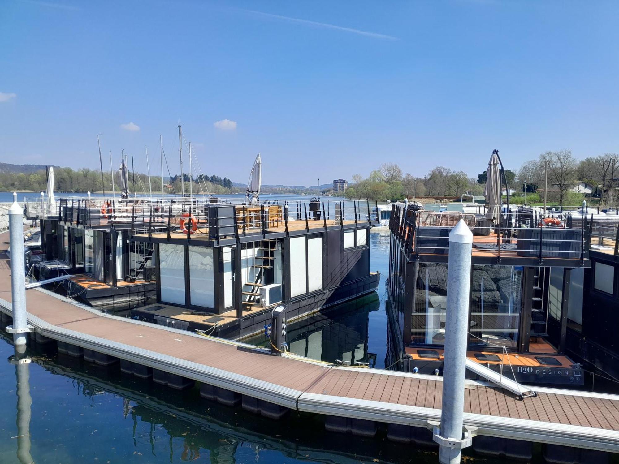 Floating Experience Black Pearl, Lago Maggiore Дормелето Екстериор снимка