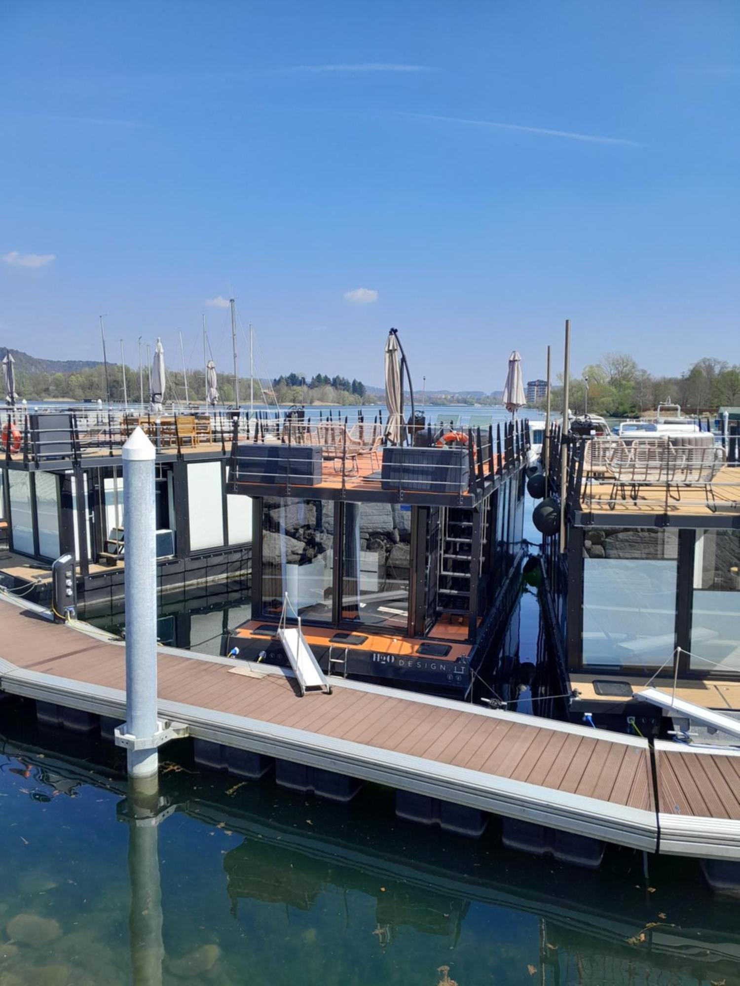 Floating Experience Black Pearl, Lago Maggiore Дормелето Екстериор снимка