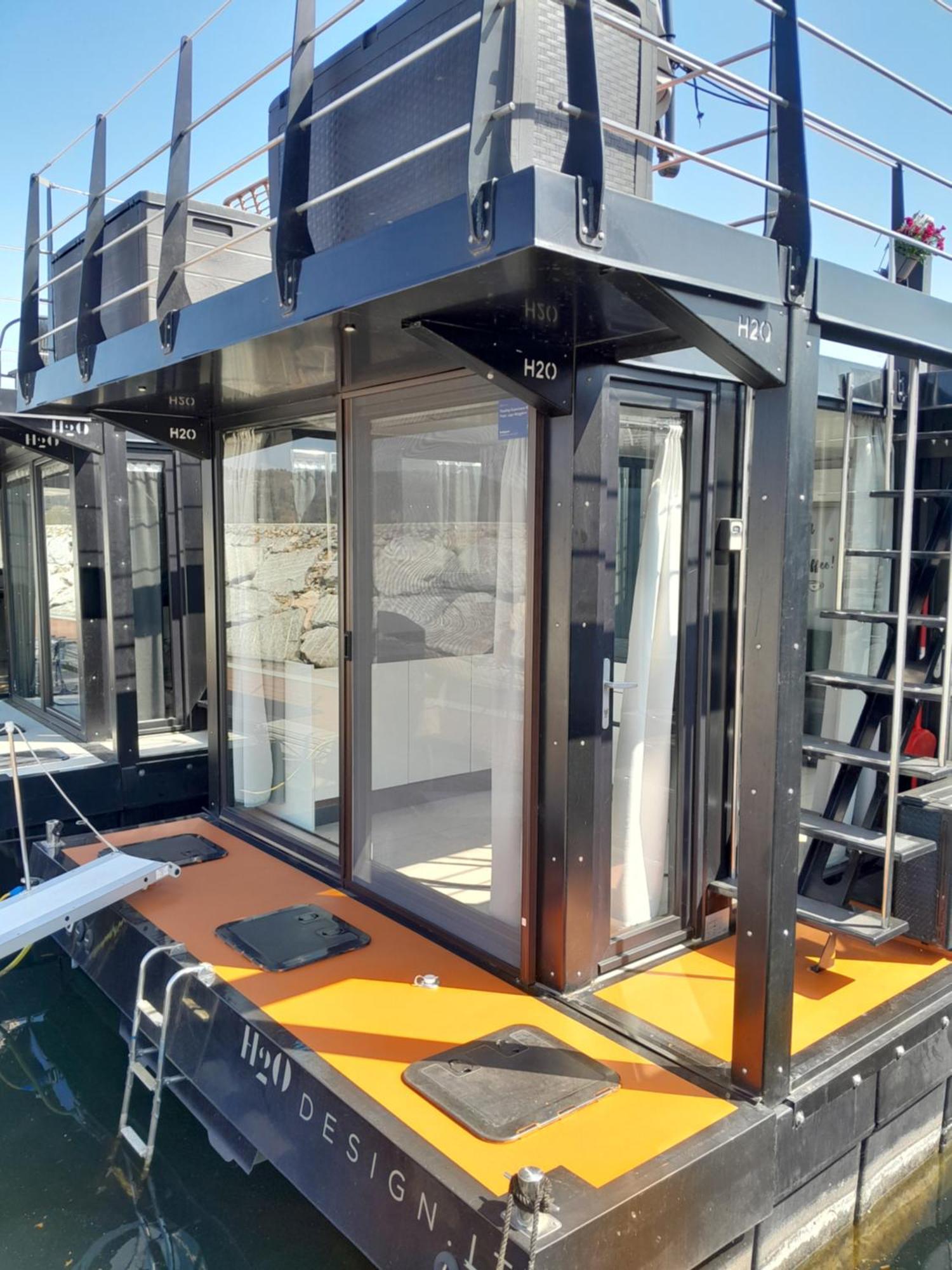 Floating Experience Black Pearl, Lago Maggiore Дормелето Екстериор снимка