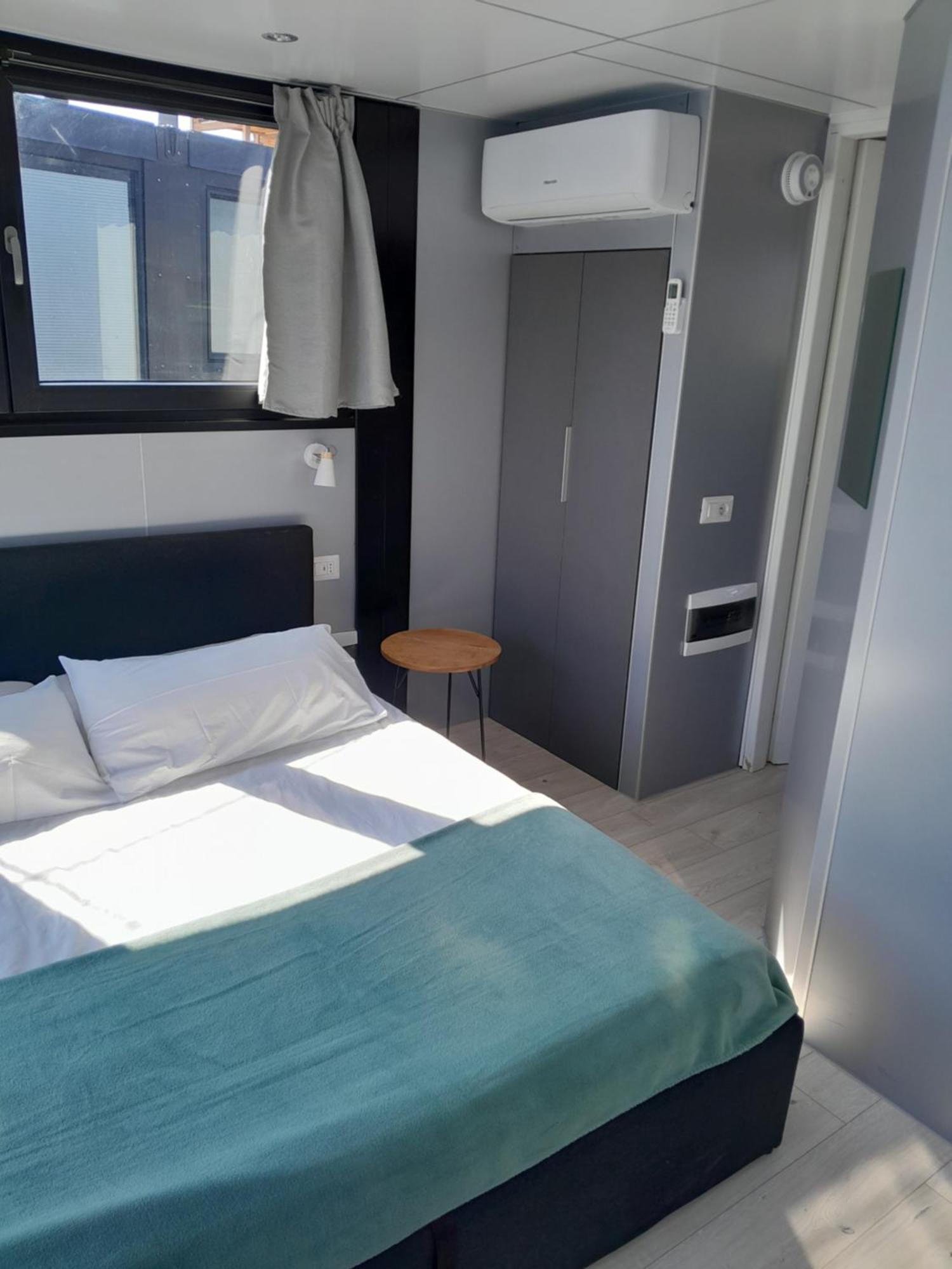 Floating Experience Black Pearl, Lago Maggiore Дормелето Екстериор снимка