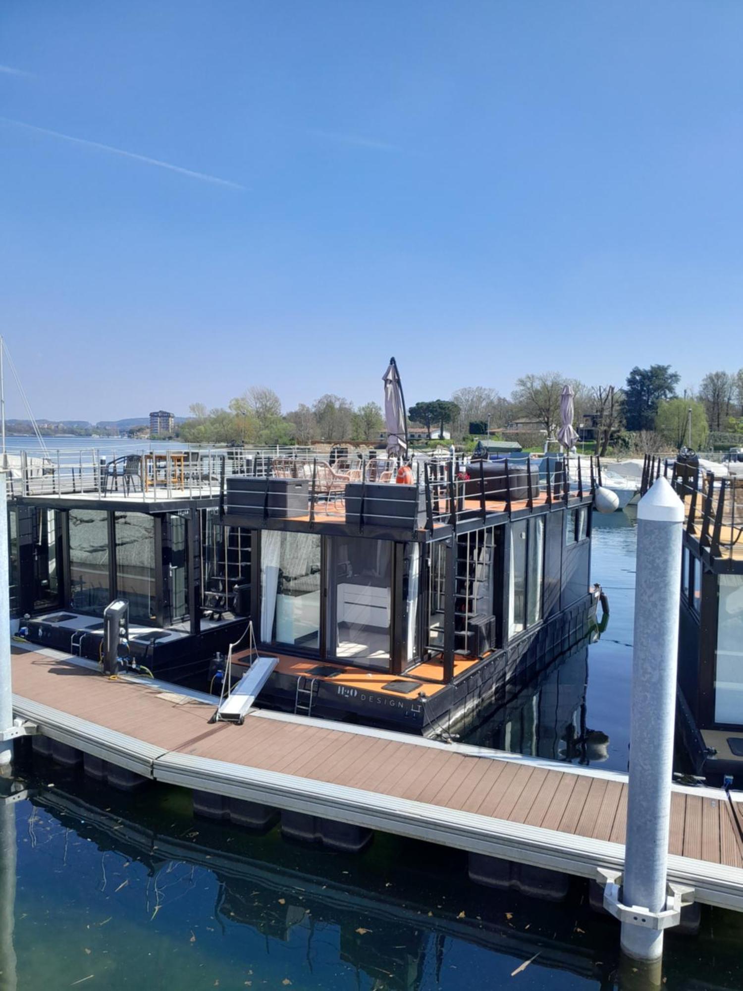 Floating Experience Black Pearl, Lago Maggiore Дормелето Екстериор снимка