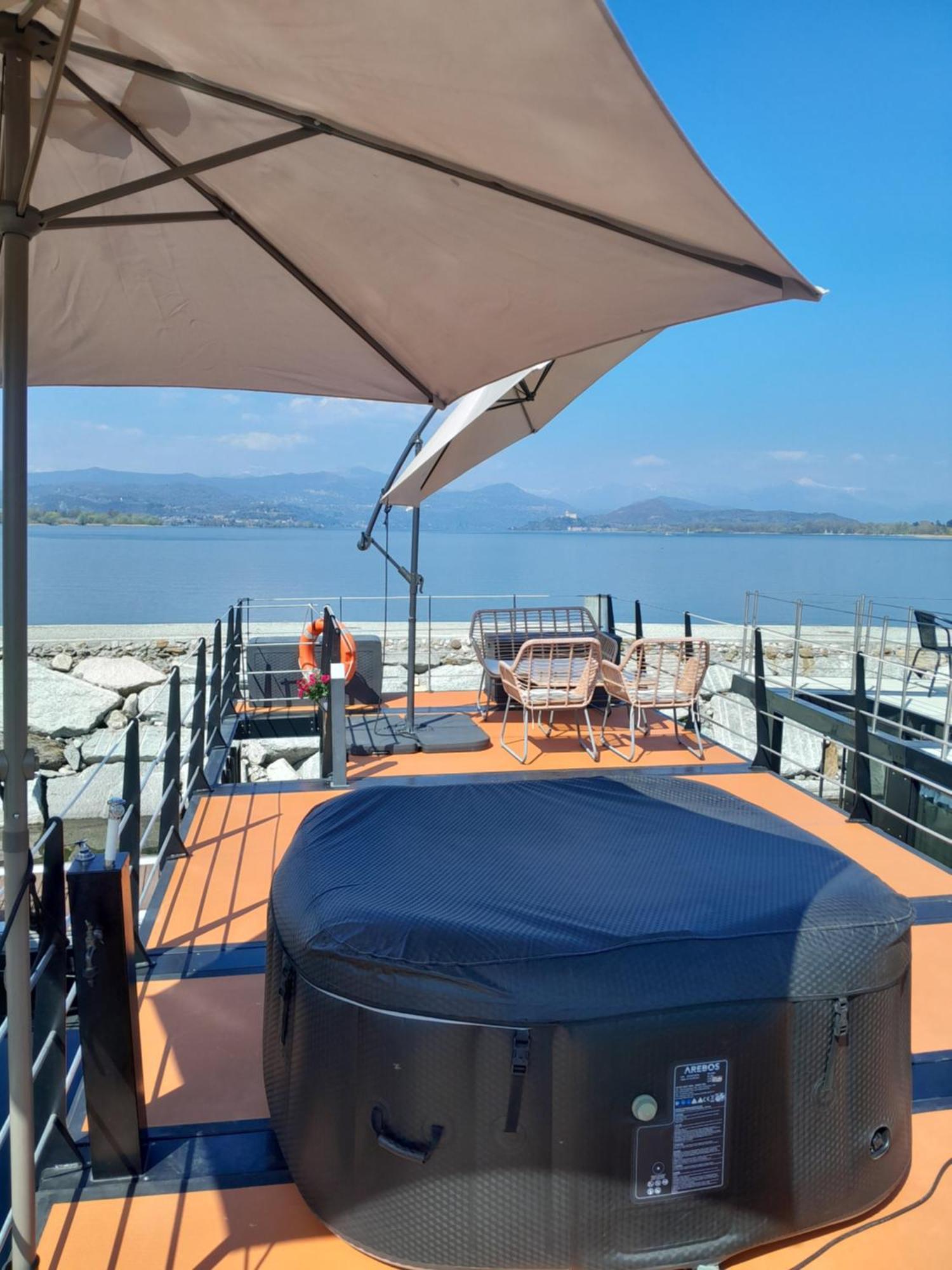 Floating Experience Black Pearl, Lago Maggiore Дормелето Екстериор снимка