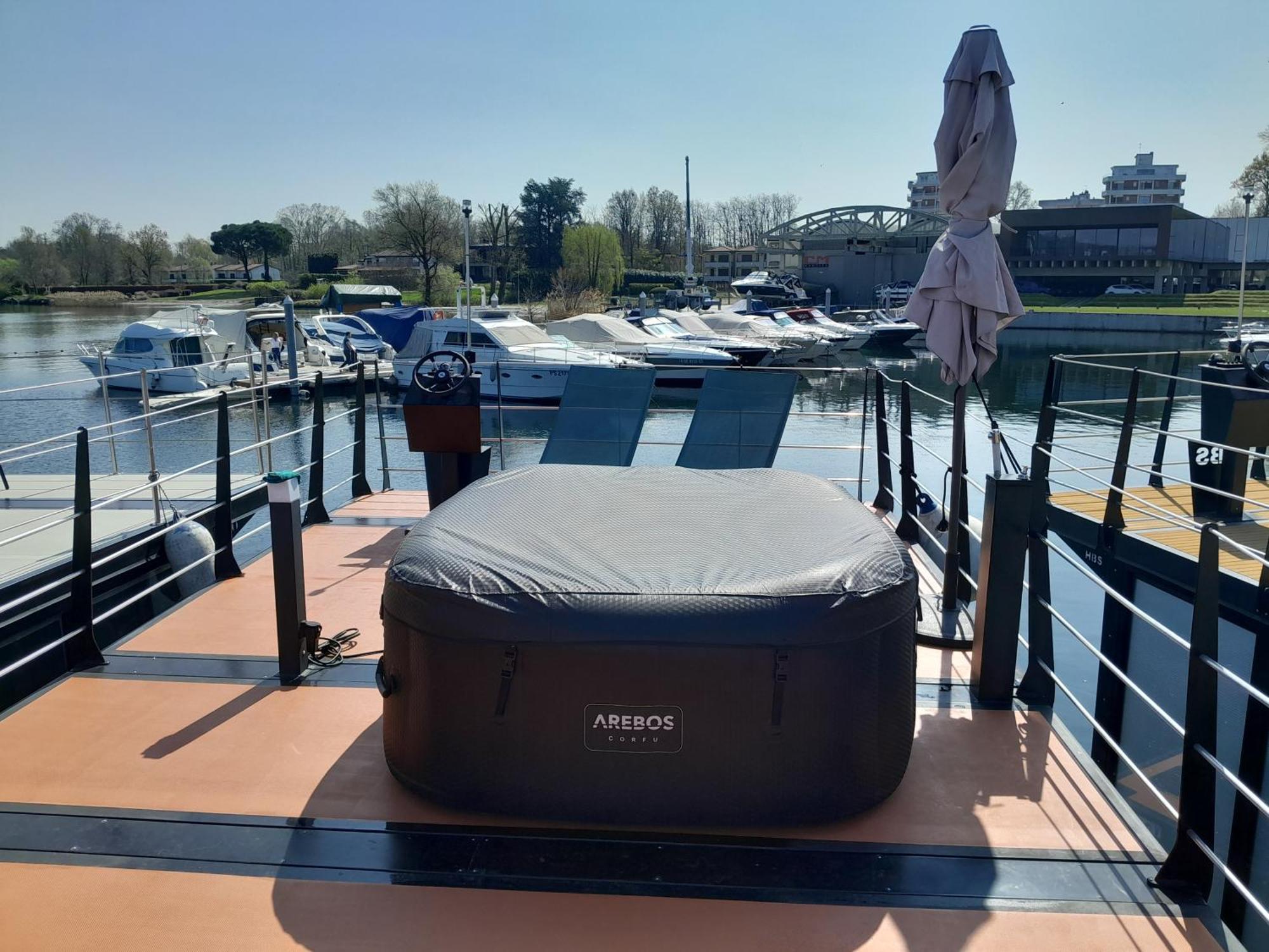 Floating Experience Black Pearl, Lago Maggiore Дормелето Екстериор снимка