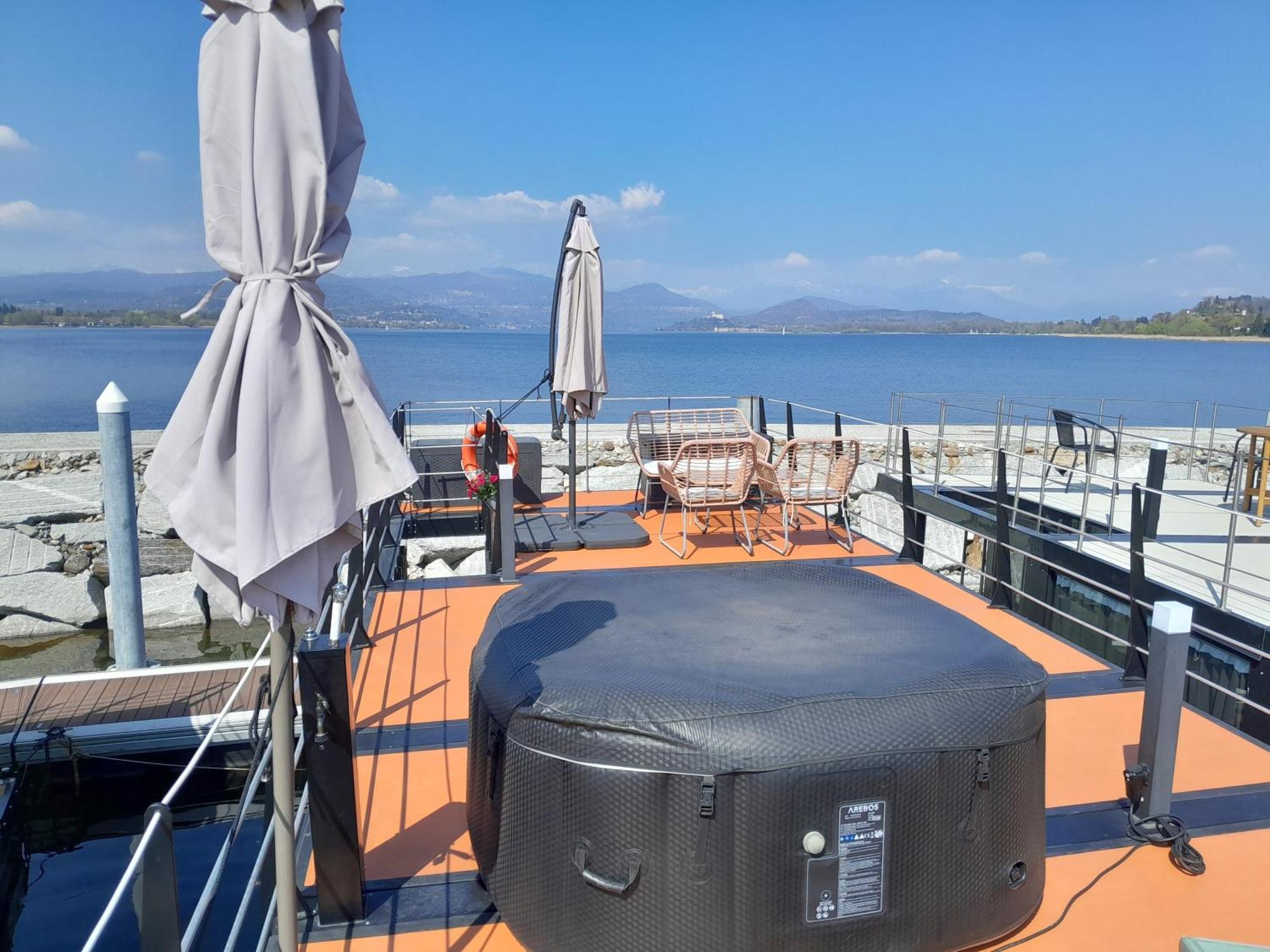 Floating Experience Black Pearl, Lago Maggiore Дормелето Екстериор снимка