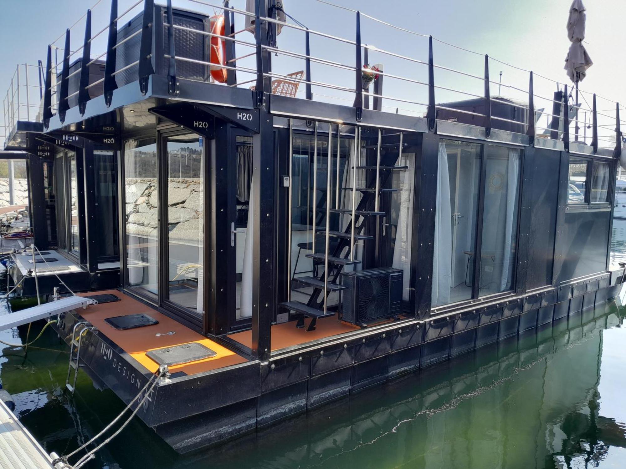 Floating Experience Black Pearl, Lago Maggiore Дормелето Екстериор снимка